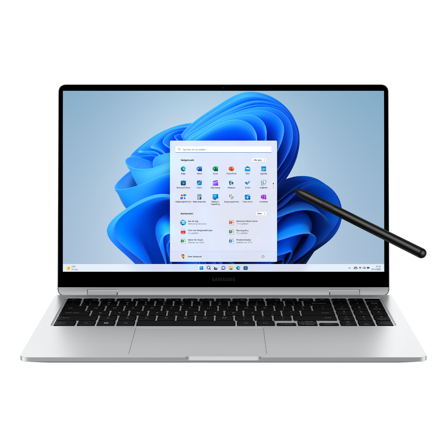 Zilveren laptop met een stylus. Het scherm toont een Windows 11-interface.