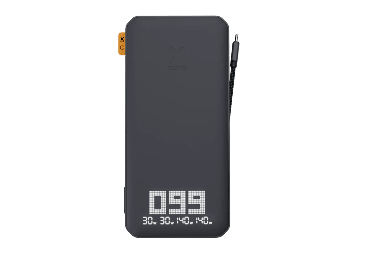 Un dispositivo rectangular gris oscuro con pantalla digital '099' y otros números.