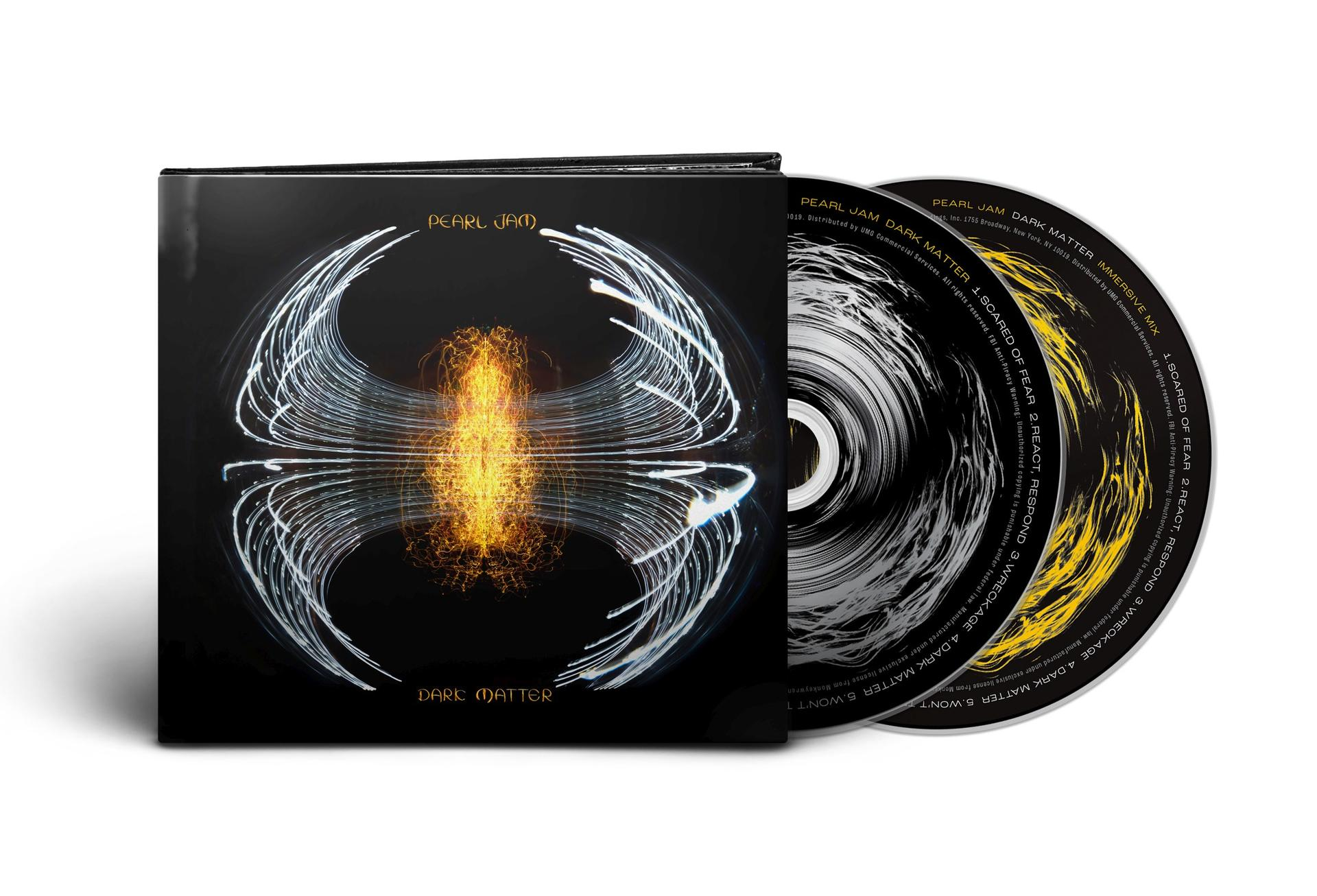 A Pearl Jam "Dark Matter" című albuma tokban, CD-kkel. Fehér háttér.