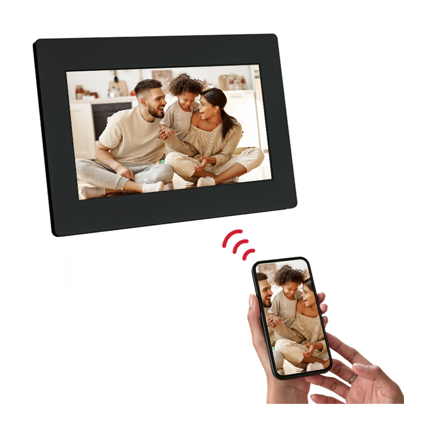 Cornice digitale nera che mostra una foto di famiglia e un telefono che mostra la stessa immagine.