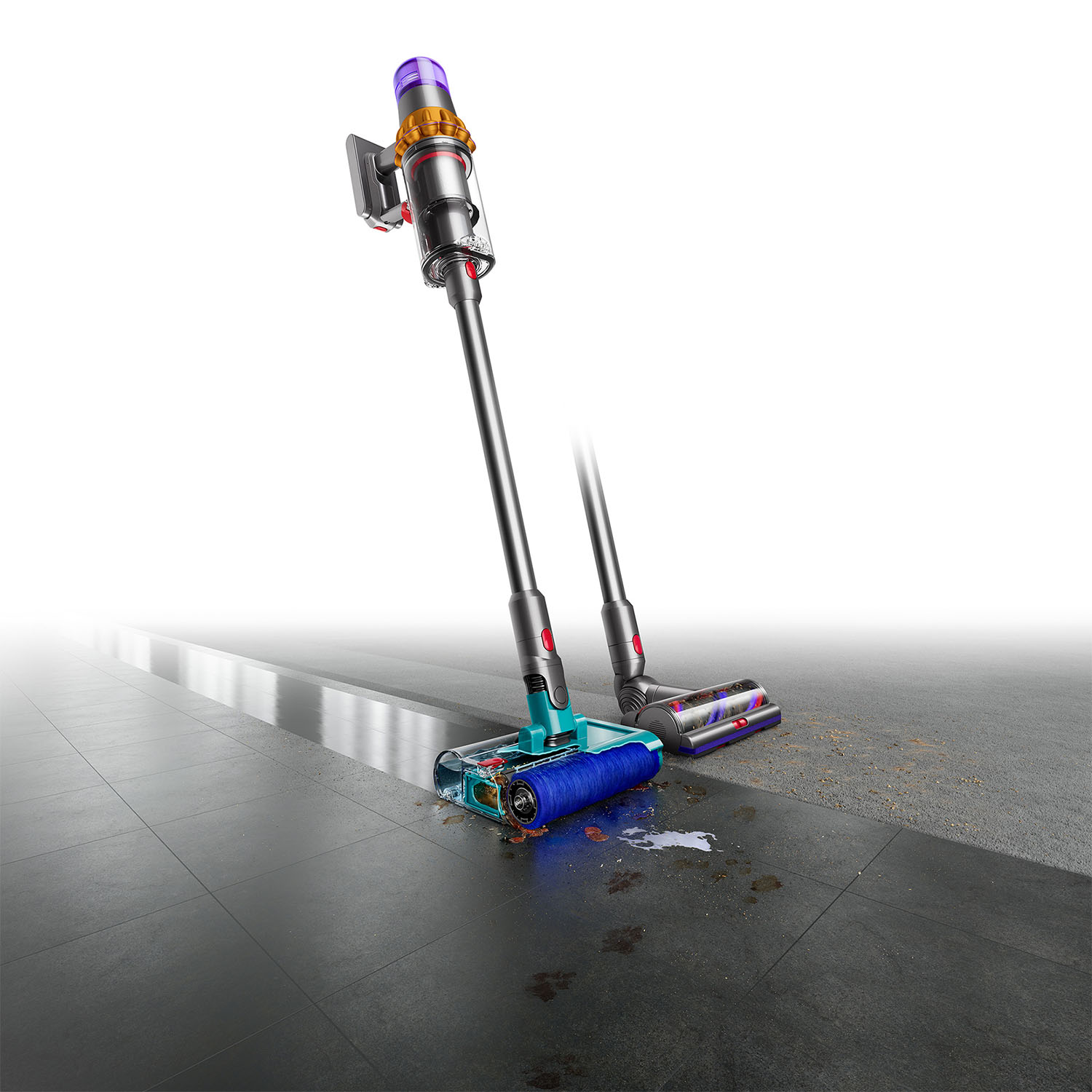 Aspirapolvere Dyson senza filo su pavimento piastrellato, con detriti.