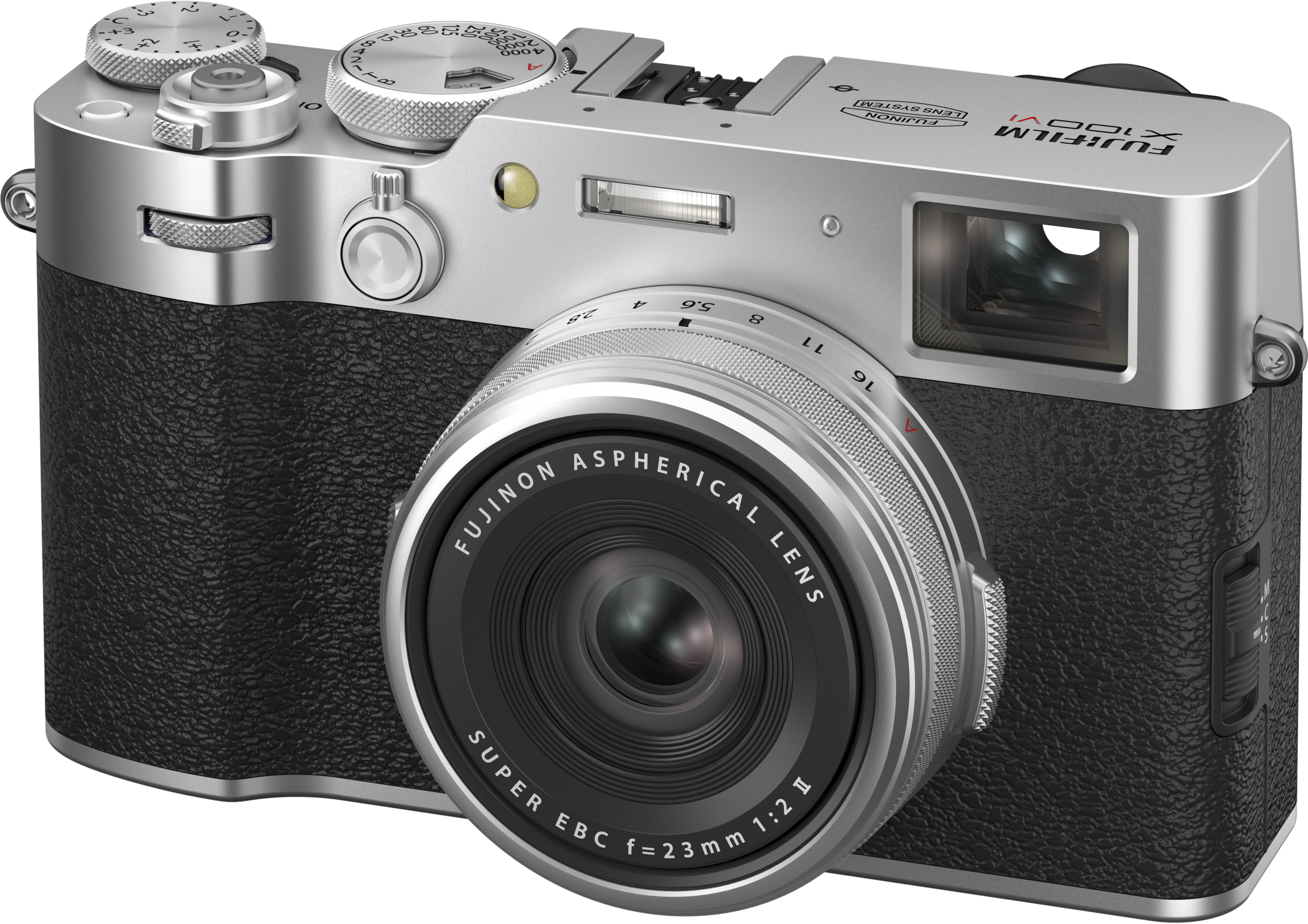 Silberne Fujifilm X100V Kamera mit schwarzem Griff. Auf dem Objektiv steht FUJINON ASPHERICAL LENS.