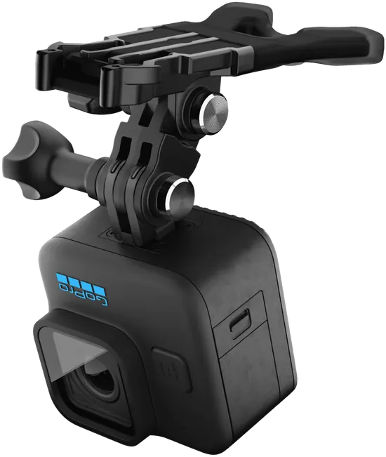 Egy fekete GoPro kamera rögzítőkonzollal. Van rajta egy lencse és egy GoPro logó.