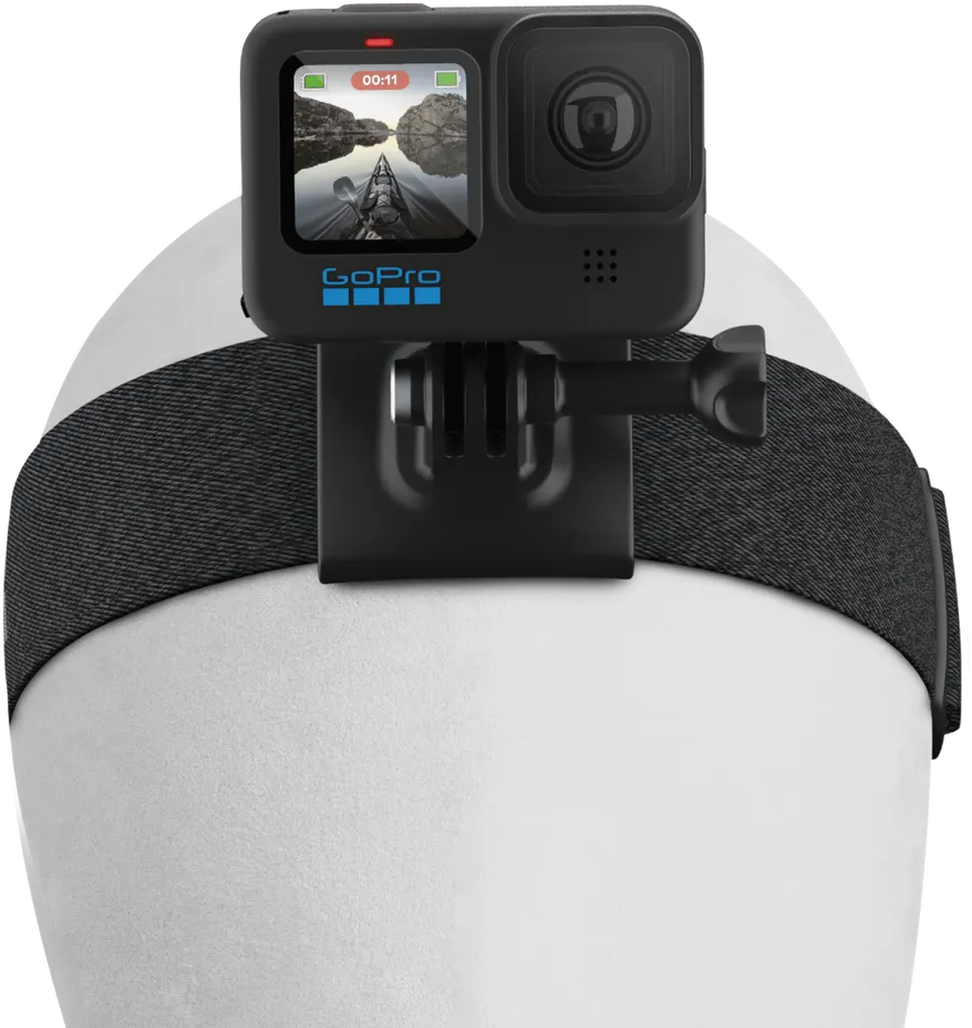 GoPro kamera fejpántra rögzítve. A képernyőn kajak látható a vízen.