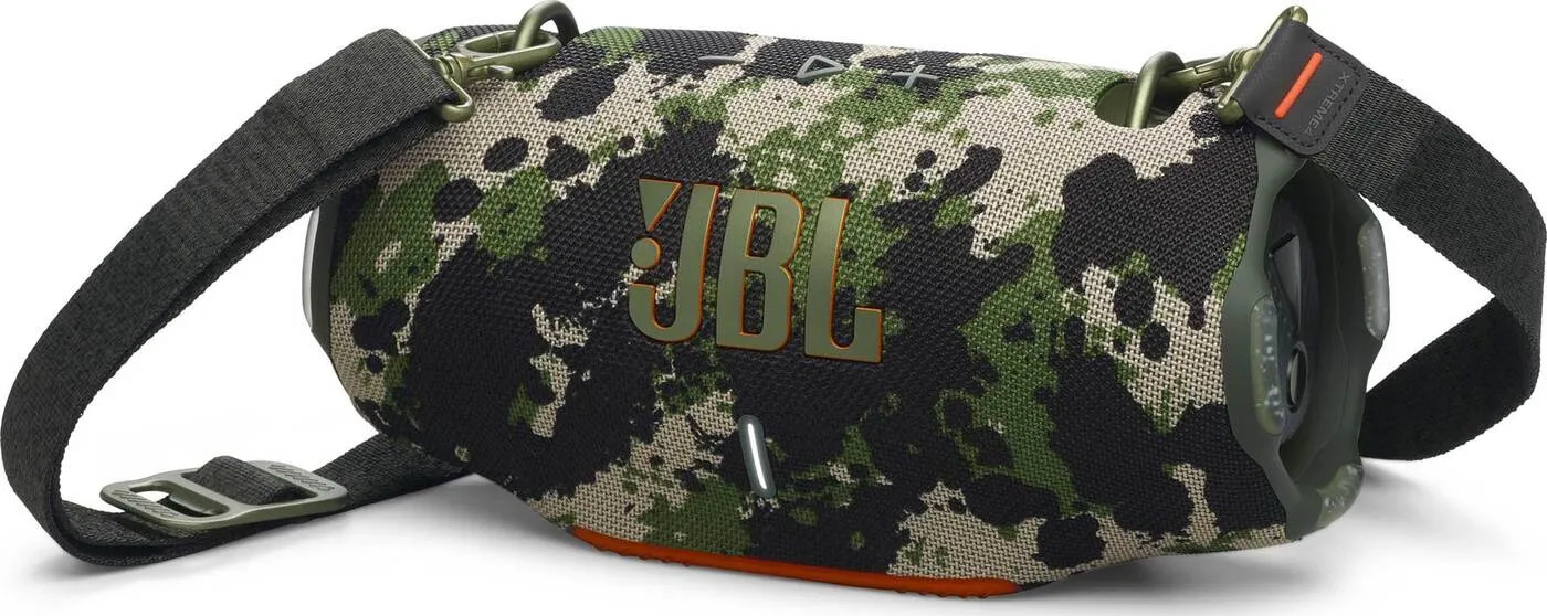 Głośnik JBL w kamuflażu z paskiem. Solidna konstrukcja.