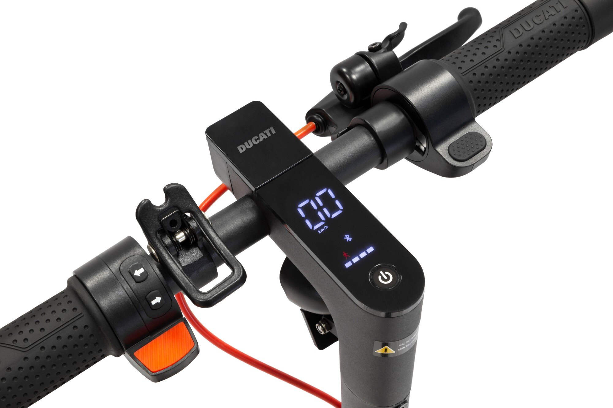 Kierownica skutera Ducati z wyświetlaczem, przyciskami i czerwonym przewodem.
