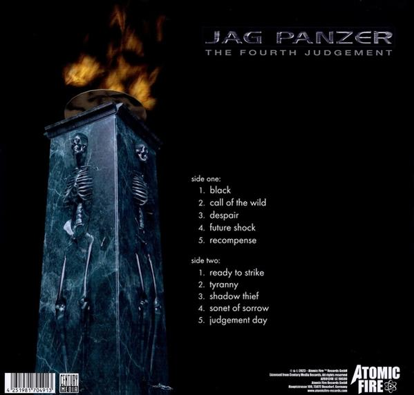 Albumcover mit Marmorstatue, Skeletten und Feuer. Text: Jag Panzer, The Fourth Judgement.