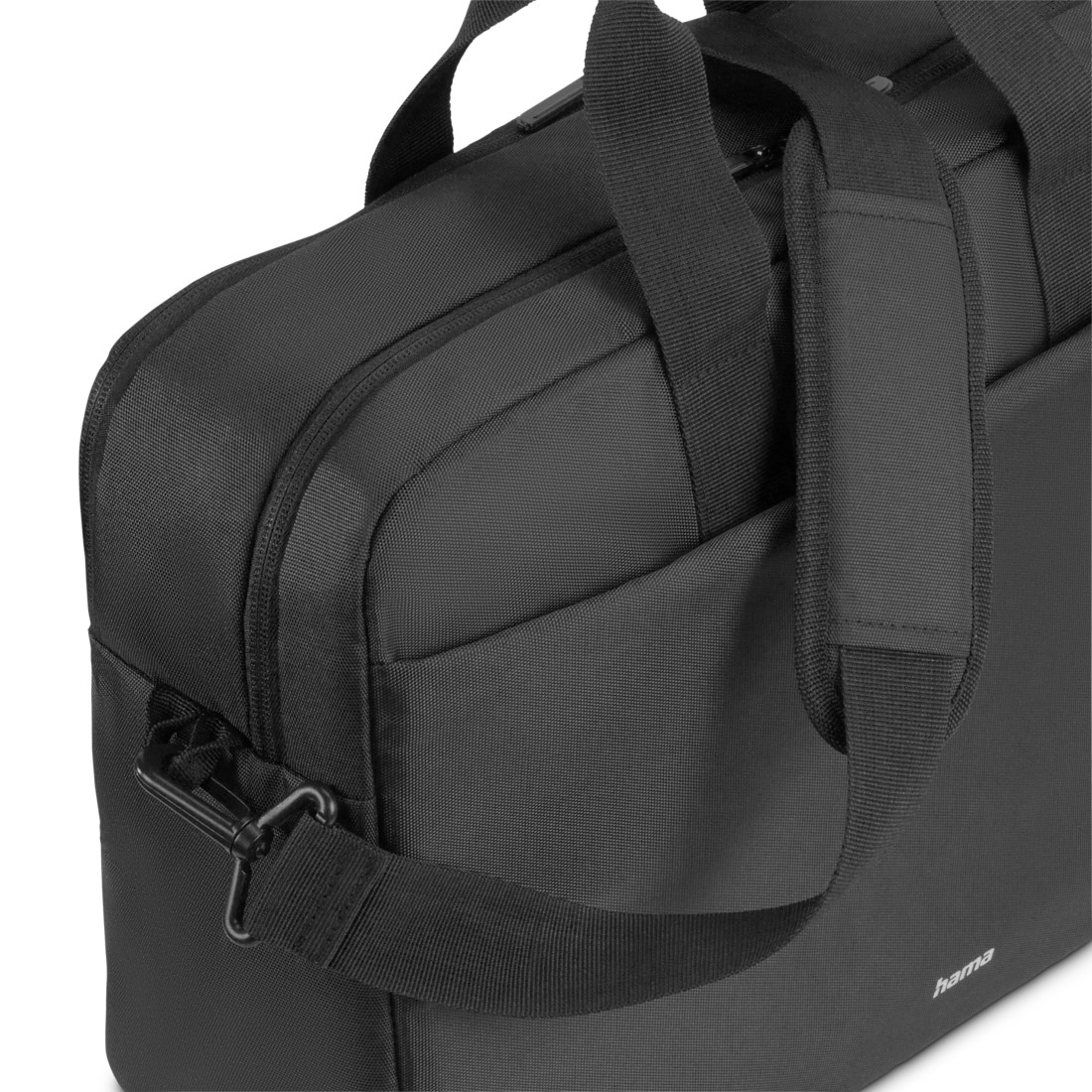 Eine schwarze Laptoptasche mit Schultergurt. Die Tasche hat einen Reißverschluss und eine Vordertasche.
