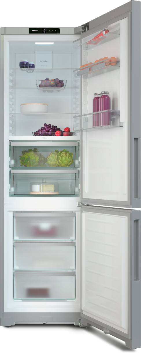 Offener Kühlschrank. Innen: Glasböden mit Lebensmitteln, Schubladen mit Gemüse und verschiedene Behälter.