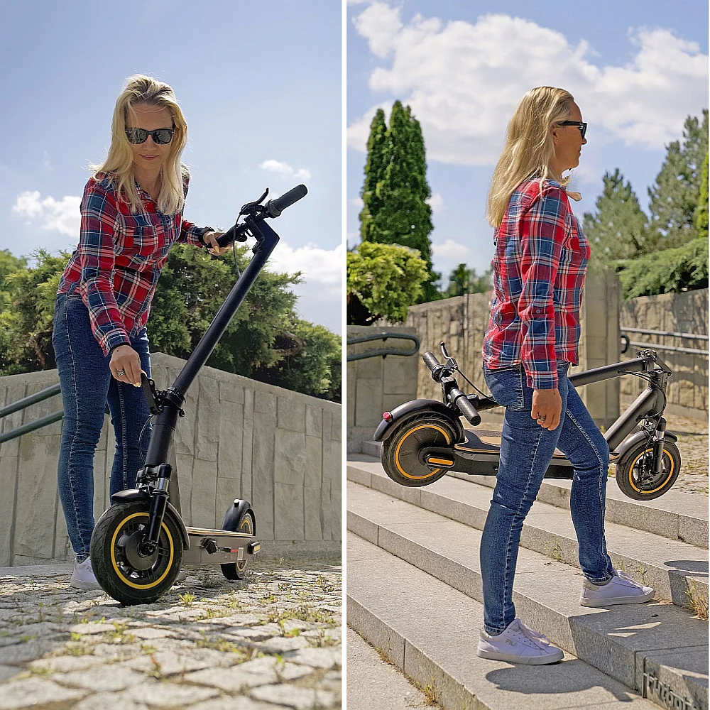 Kobieta w koszuli w kratę używa czarnej hulajnogi na kamiennej ścieżce, potem na schodach.