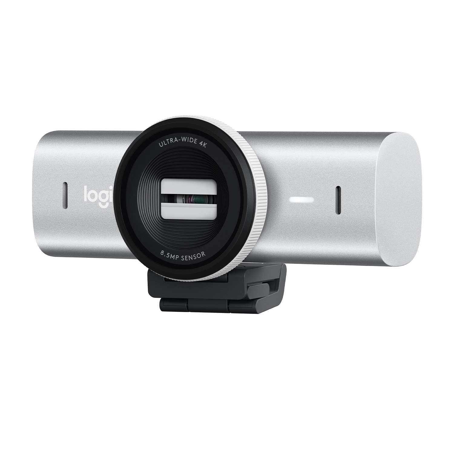 Webcam argentata con obiettivo grande e supporto nero. L'obiettivo dice ultra-grandangolare 4k.