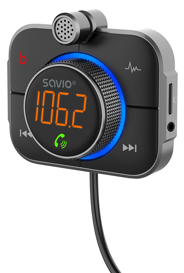 Czarne i szare urządzenie audio do samochodu z ekranem i przyciskami, mikrofonem i kablem. Białe tło.