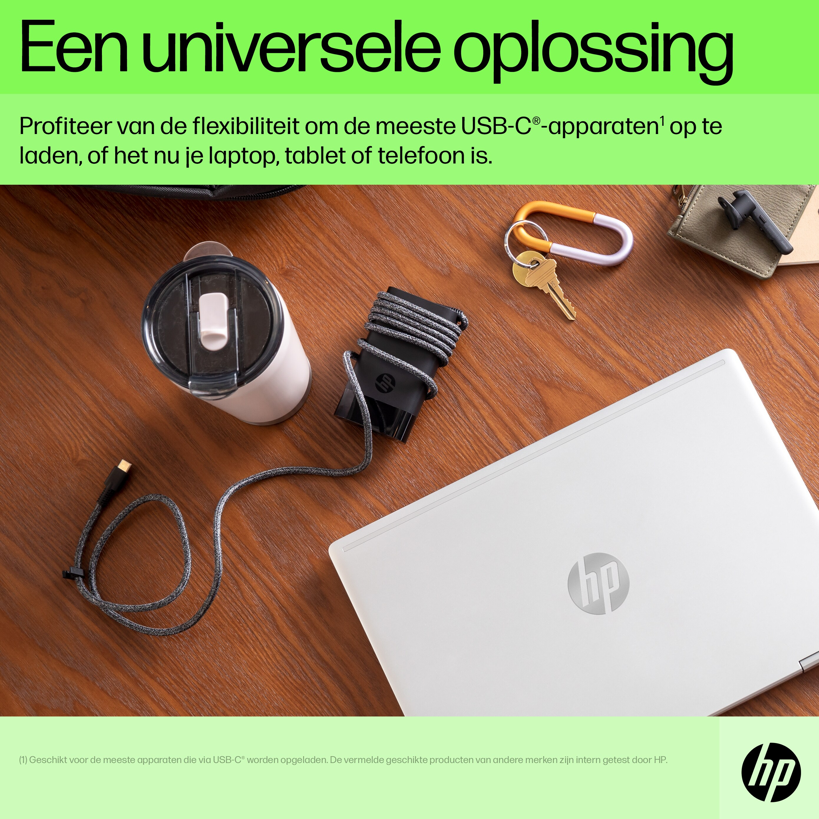 Laptop, cable and accessories on a wooden table. Text: A universal solution for USB-C devices.