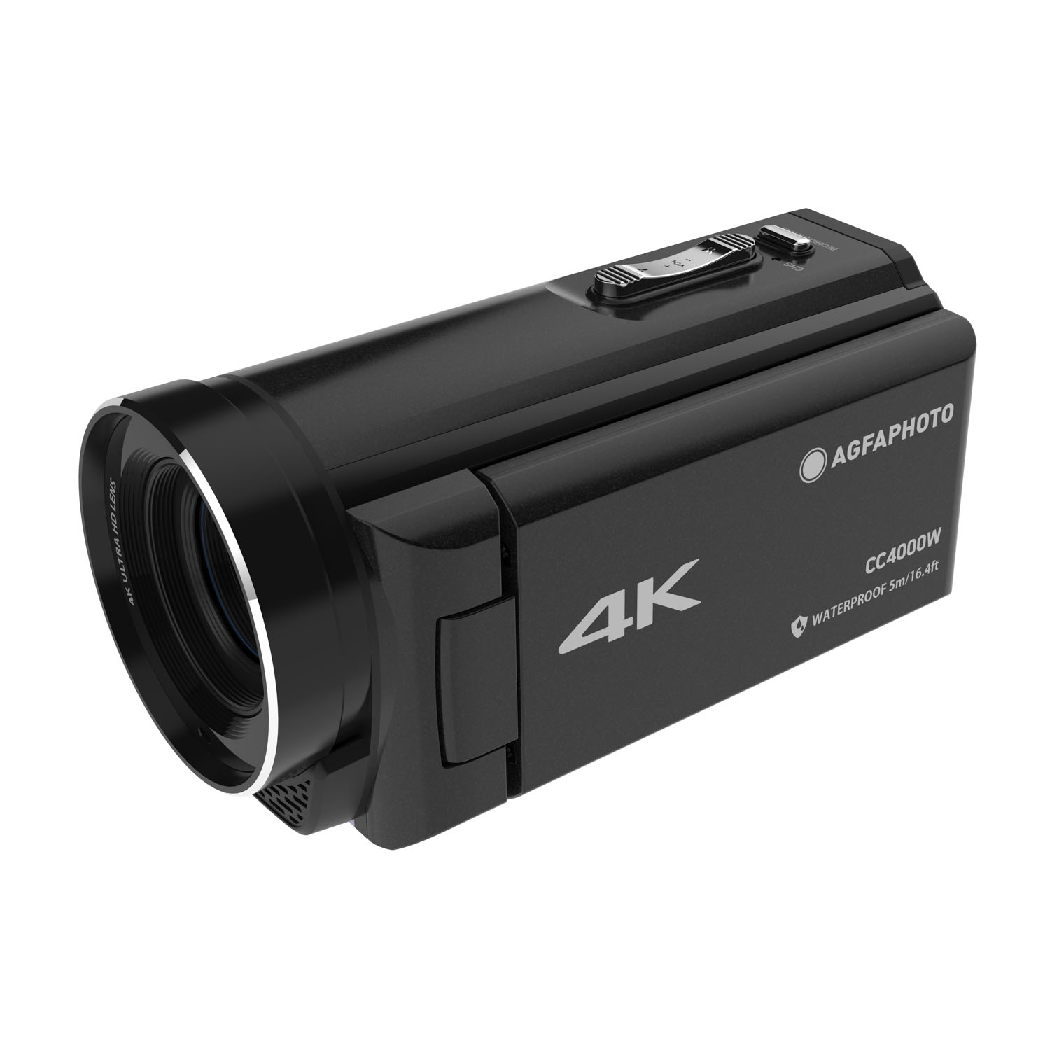 Videocamera nera con obiettivo ed etichetta 4K, isolata su bianco.