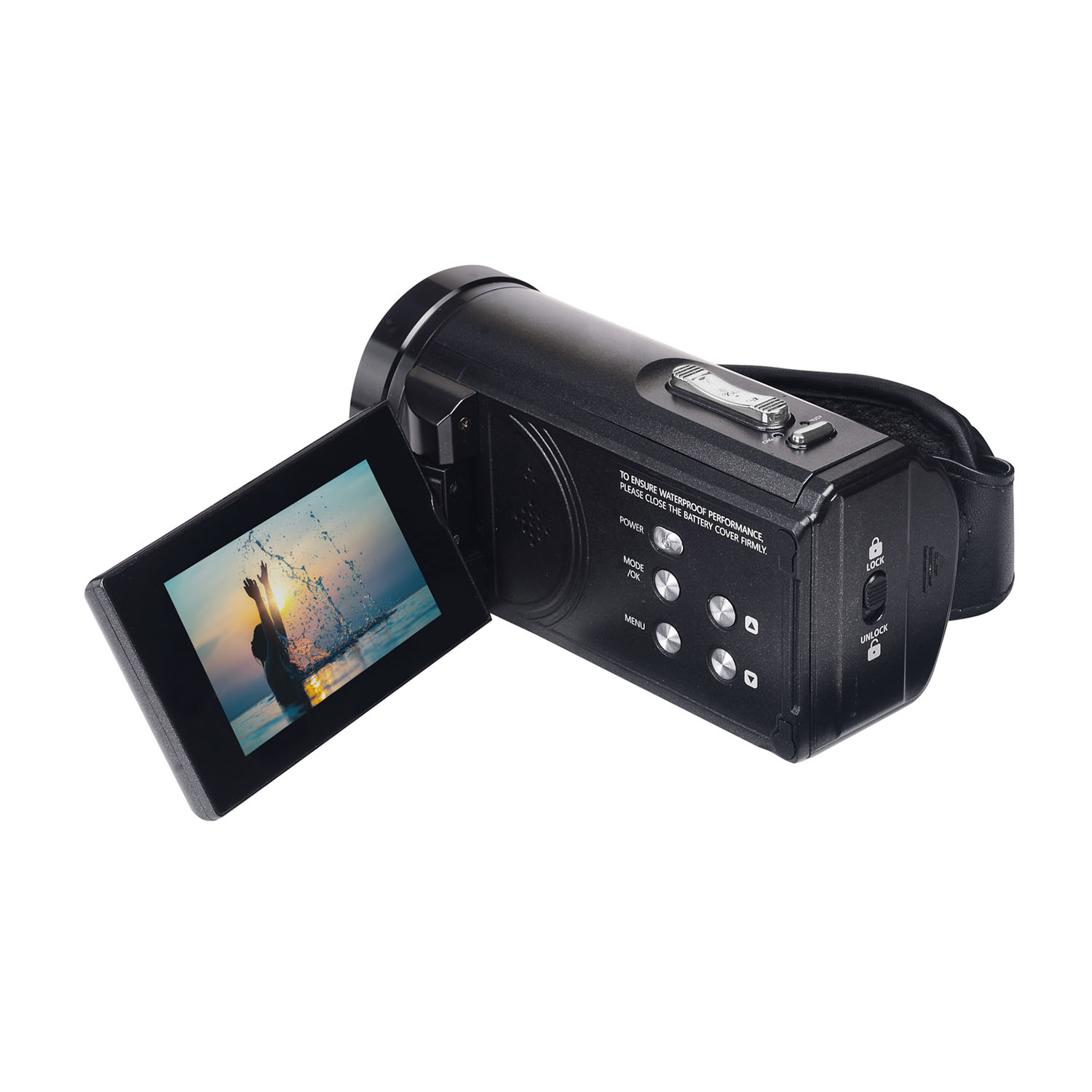 Videocamera nera con schermo aperto che mostra una persona in acqua.