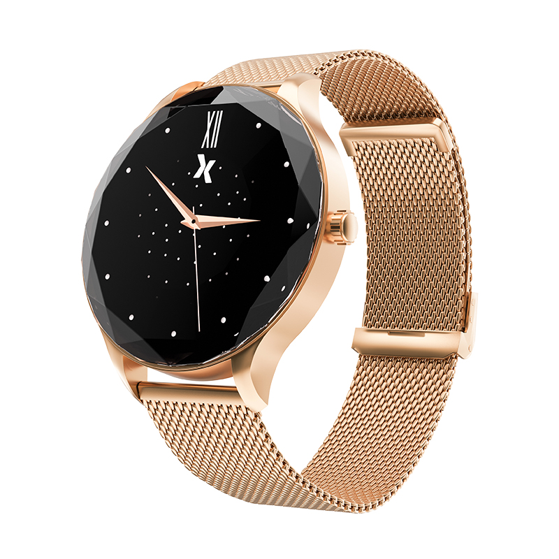 Smartwatch w kolorze różowego złota z czarną tarczą w gwiazdy. Pasek jest z siatki w kolorze różowego złota.