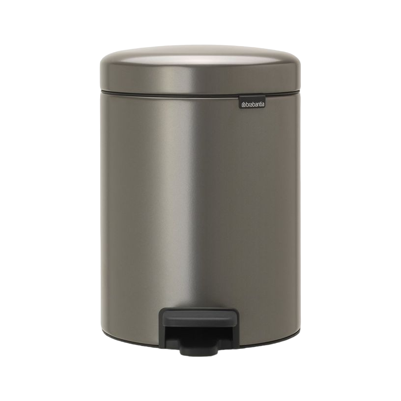 Grauer Brabantia Treteimer, kreisförmig, mit schwarzem Pedal am Boden. Einfacher Hintergrund.