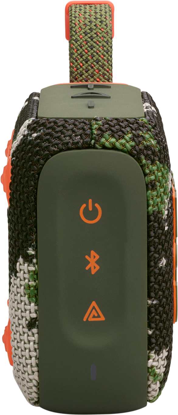 Un haut-parleur portable à motif camouflage, avec des accents orange et des boutons de commande.