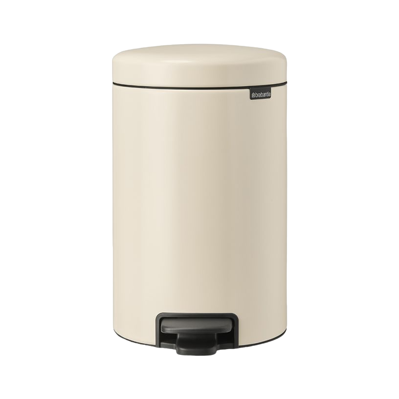 Ein cremefarbener Brabantia-Mülleimer mit schwarzem Fußpedal und Deckel.