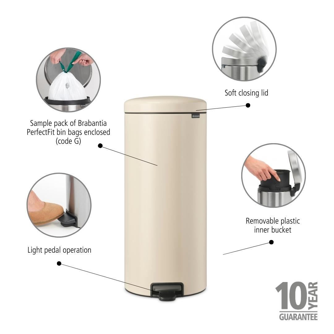 Cremefarbener Brabantia-Mülleimer mit Details: Deckel, Pedal und Inneneimer.
