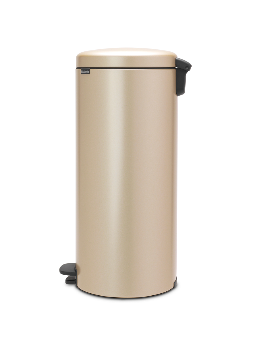 Beigefarbener Brabantia Mülleimer, zylindrisch mit Pedal.