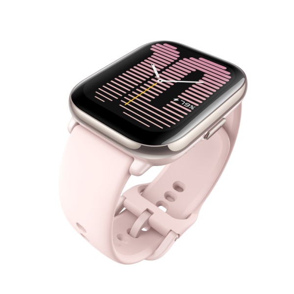 Różowy smartwatch z prostokątnym wyświetlaczem. Ekran pokazuje godzinę i poziom naładowania baterii. Pasek jest również różowy.