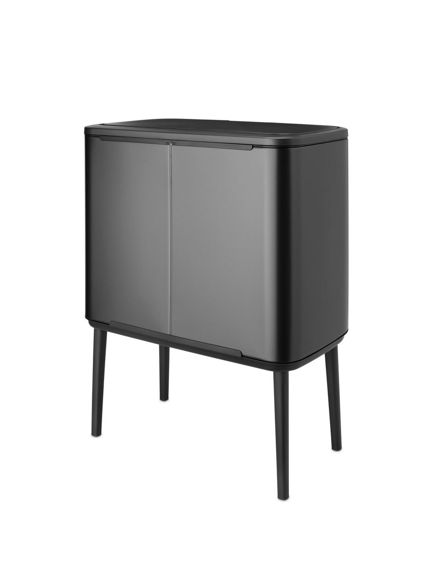 Schwarzer Schrank mit zwei Türen. Holzbeine. Minimalistisches Design, glatte Oberfläche.
