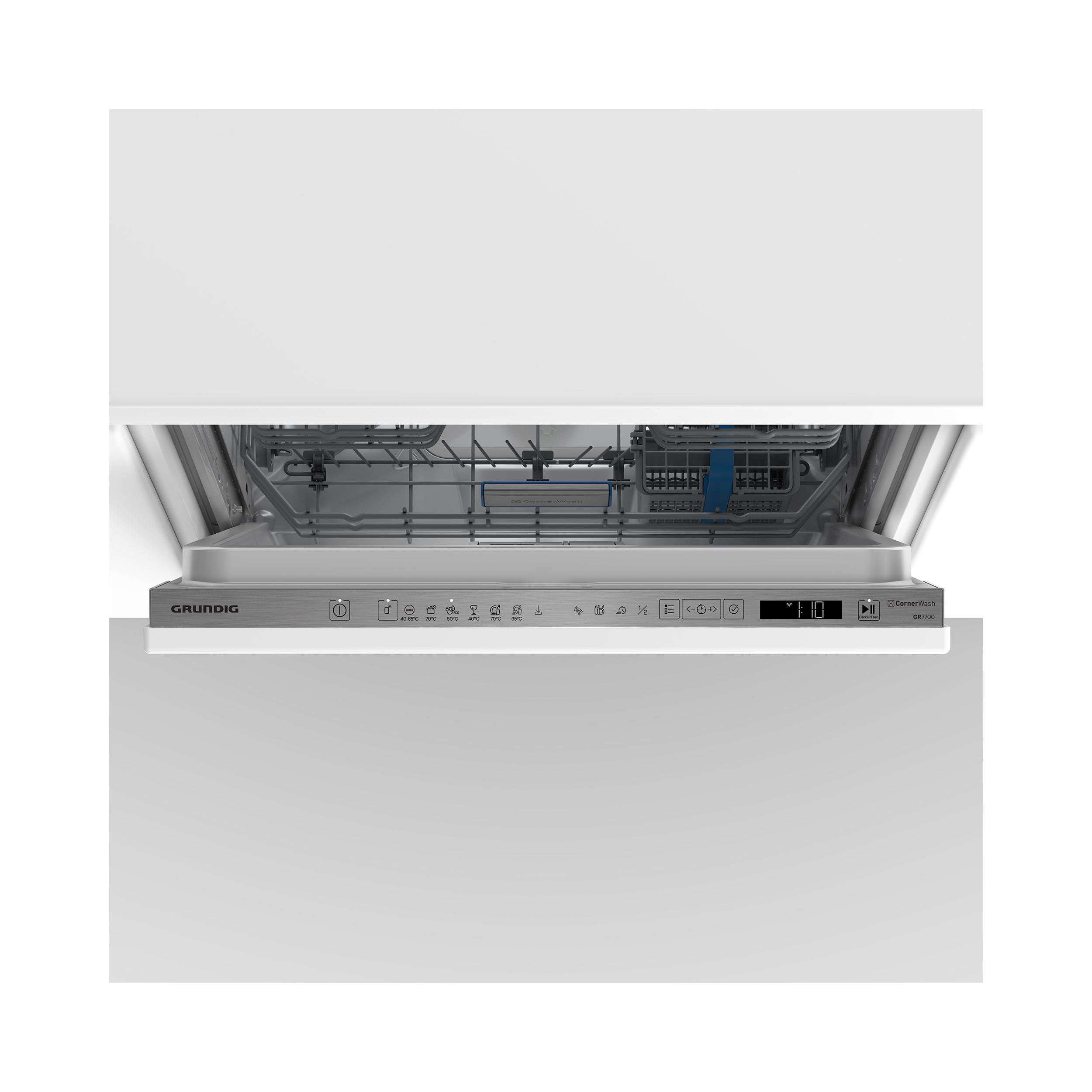 Geschirrspüler mit offener Tür, Bedienfeld sichtbar. Weißer Hintergrund.
