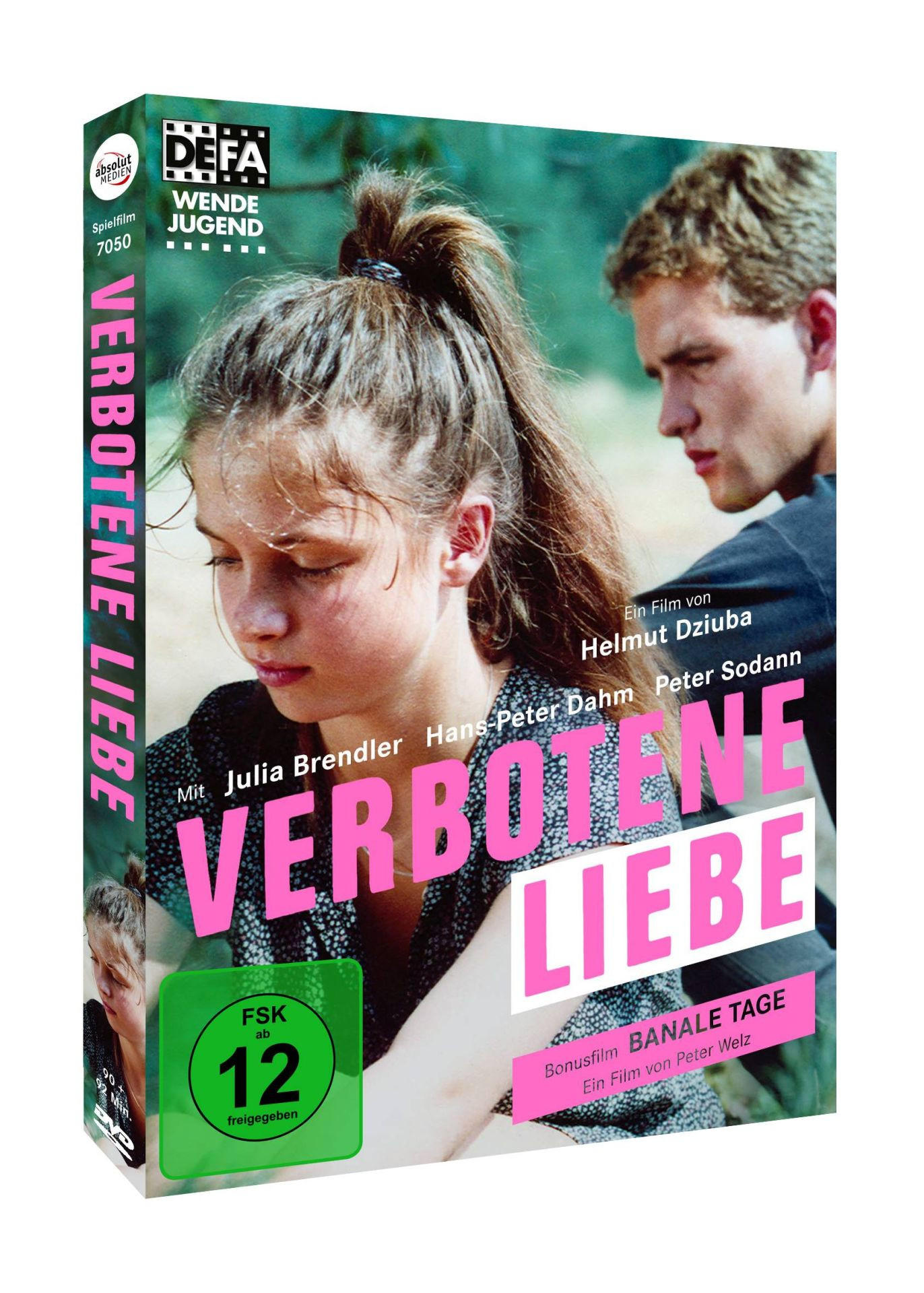 Film-DVD-Cover. Junge Frau und Mann im Hintergrund, Titel "Verbotene Liebe" in Pink.