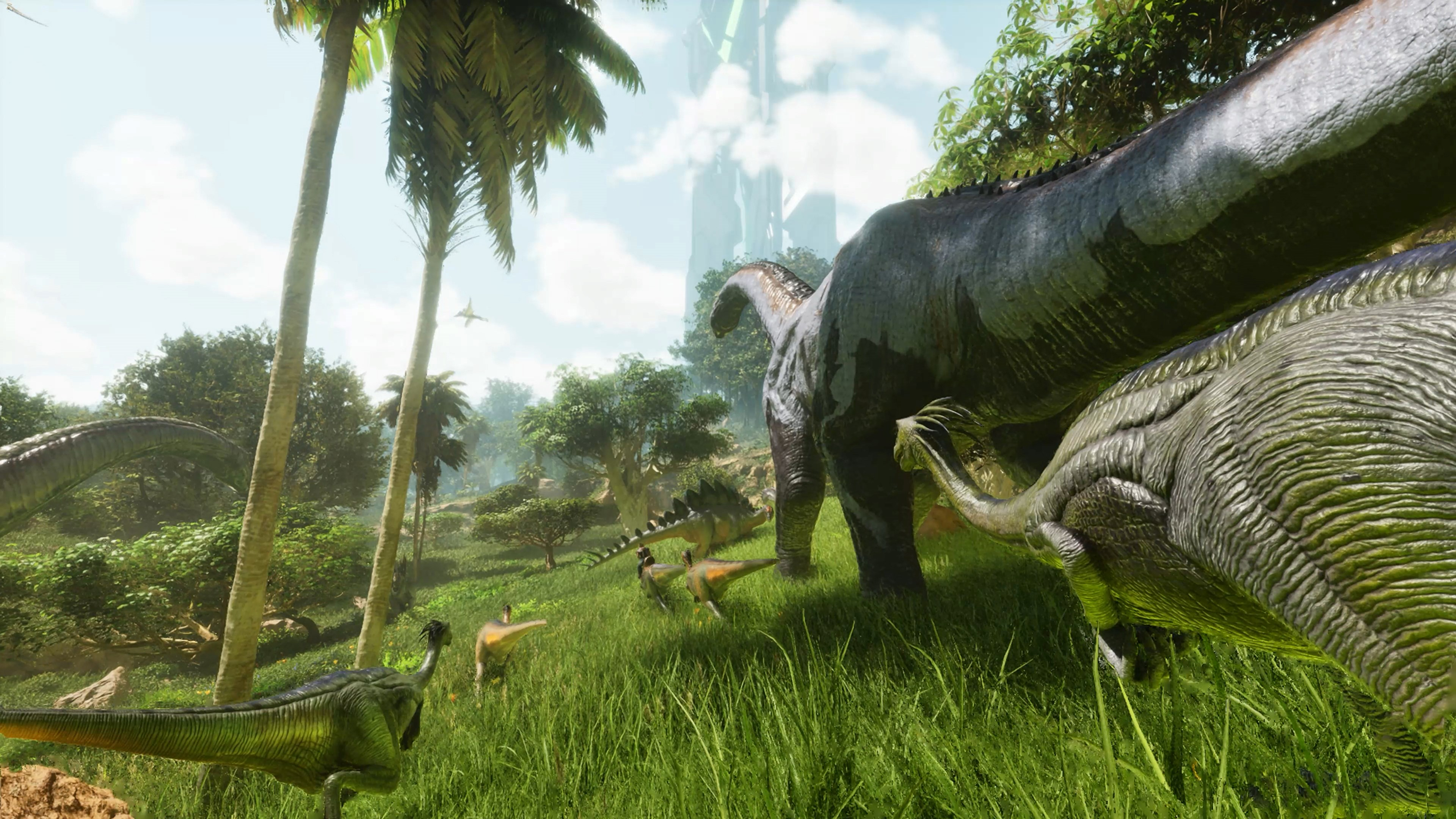 Dinosaurier in einem grünen, grasbewachsenen Gebiet mit Bäumen unter einem bewölkten Himmel.