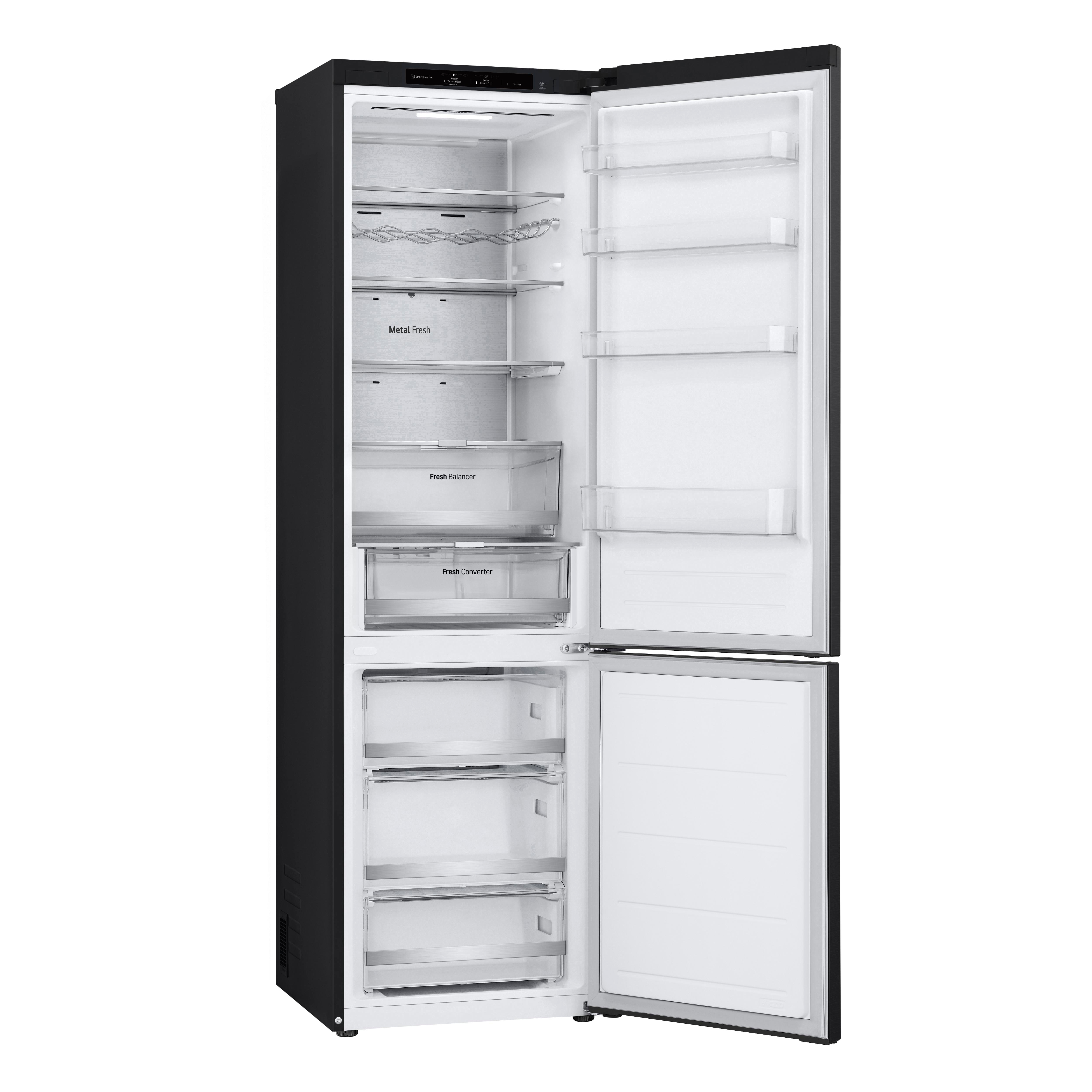 Ein offener schwarzer Kühlschrank mit Regalen und Schubladen. Der Innenraum wird von weißem Licht beleuchtet.