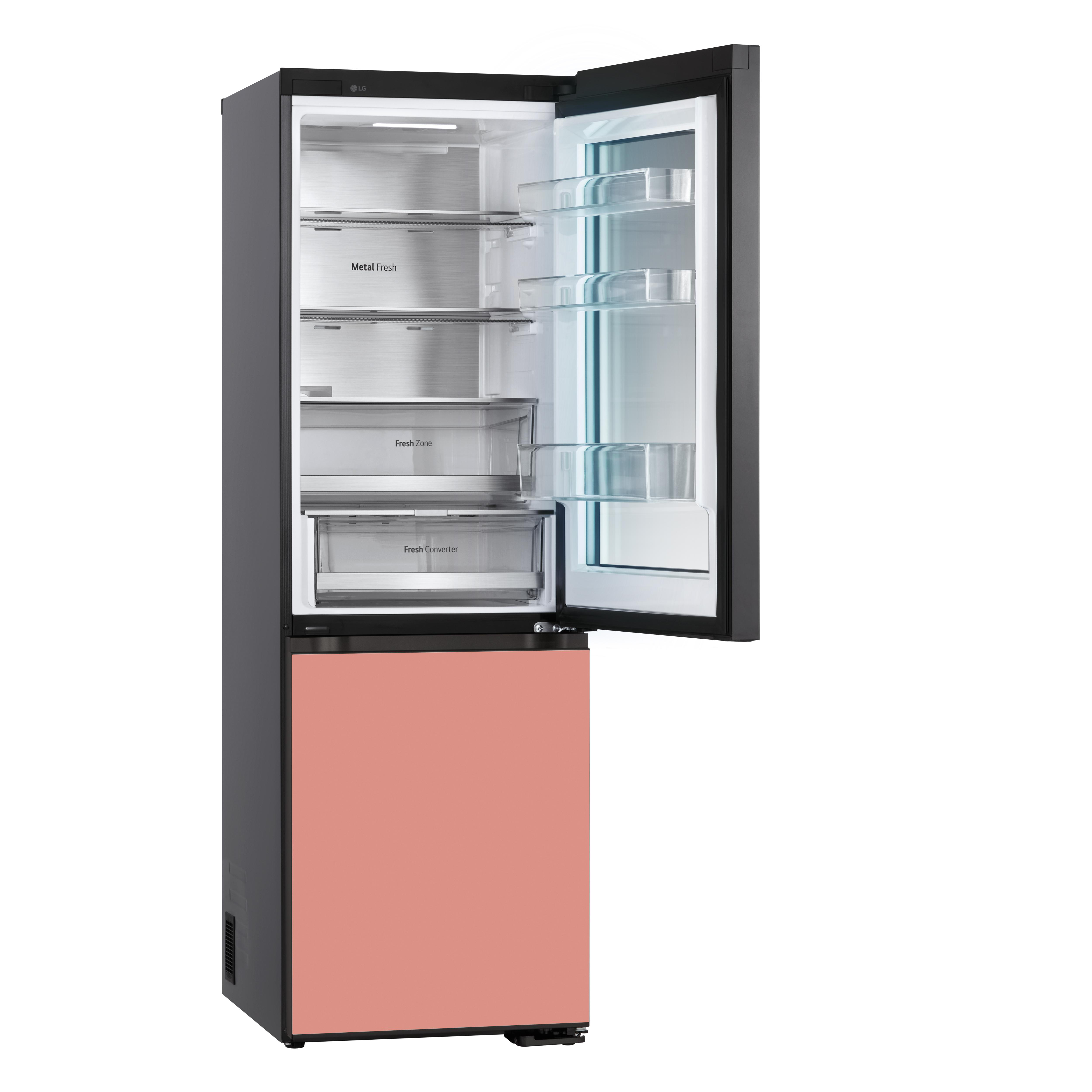 Offener Kühlschrank, schwarz und korallenfarben. Innenregale, Fresh Zone und Converter sichtbar.