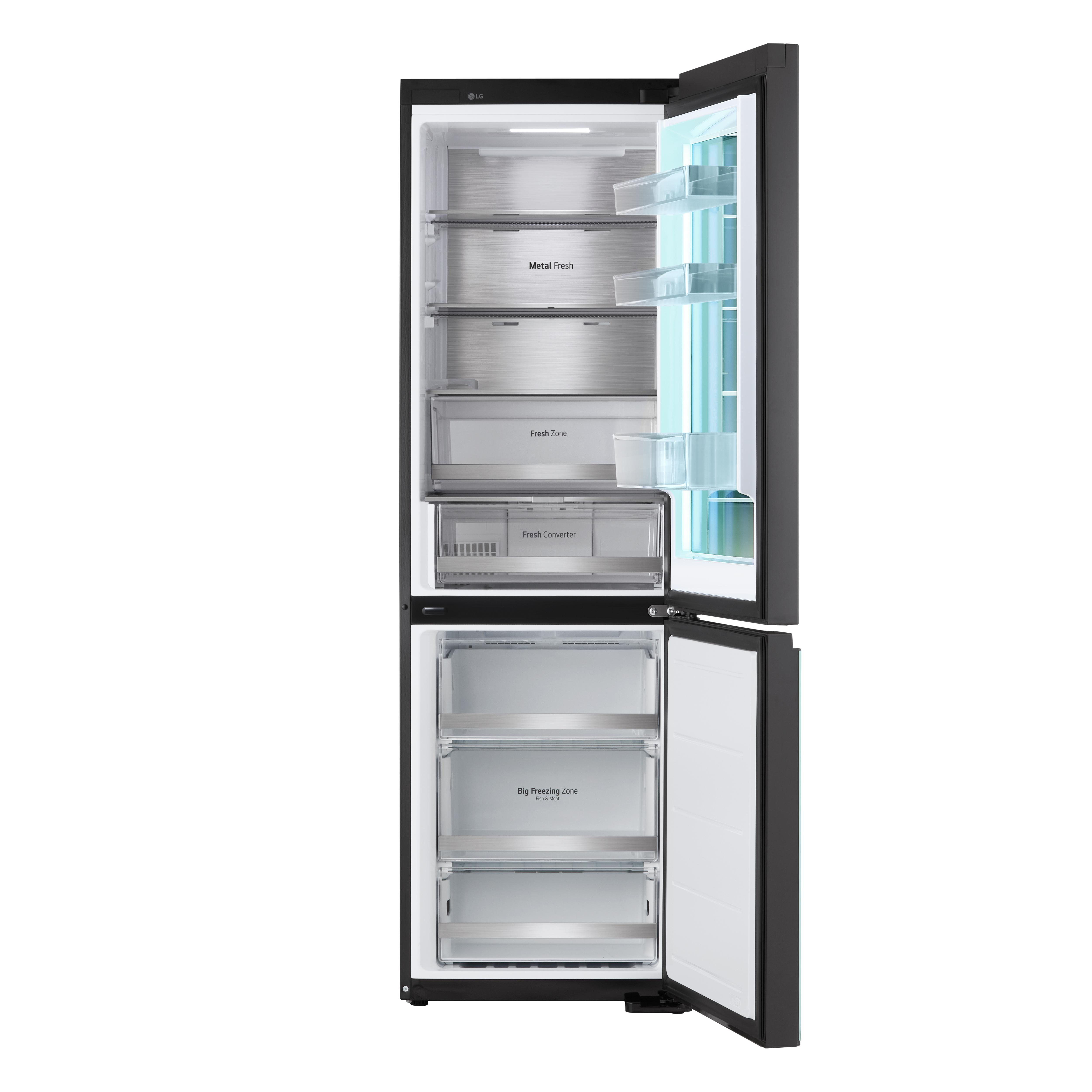 Offener schwarzer Kühlschrank, der Regale, Fächer und Innendetails zeigt.
