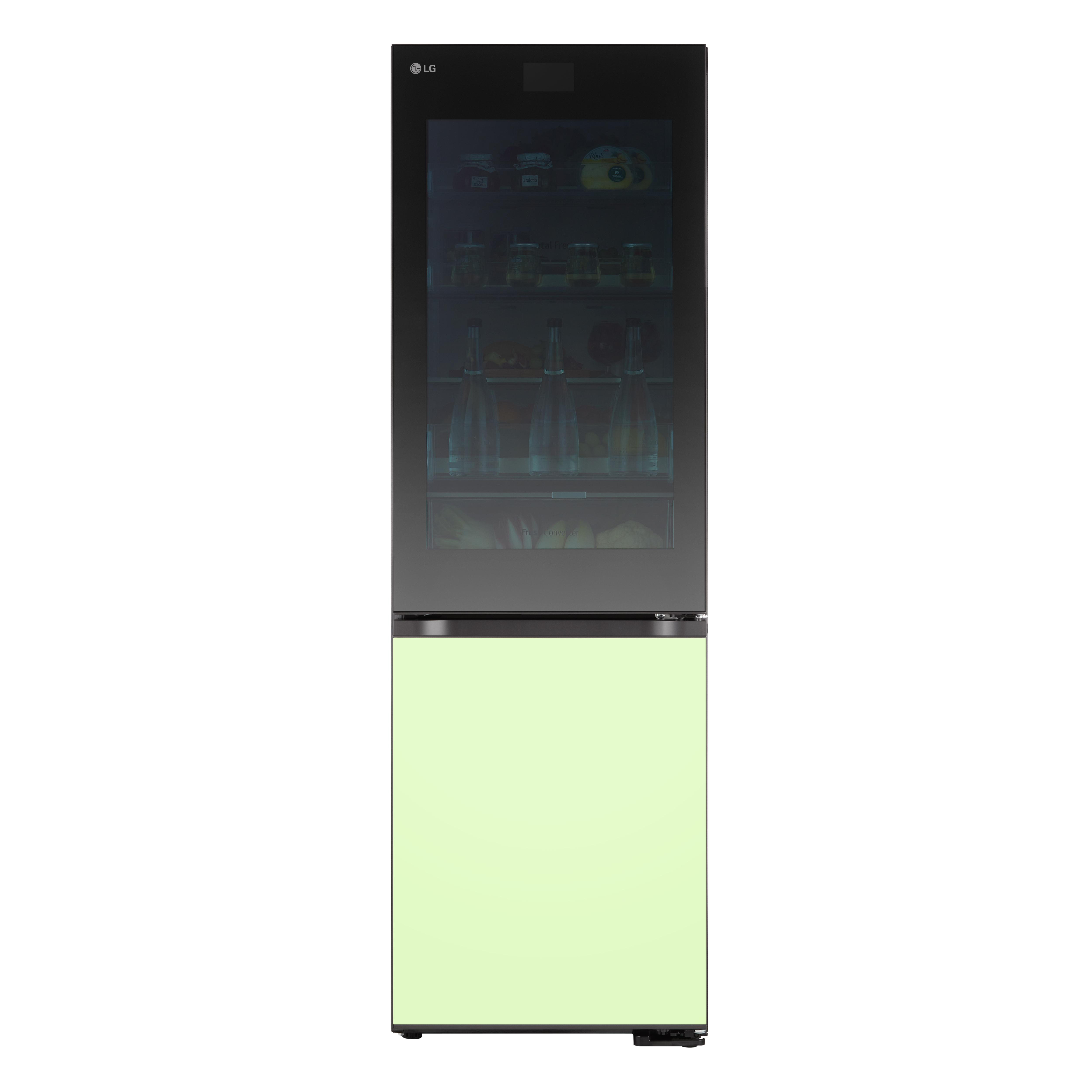 LG Kühlschrank mit transparenter Tür und grünem Boden, schwarz und weiß.