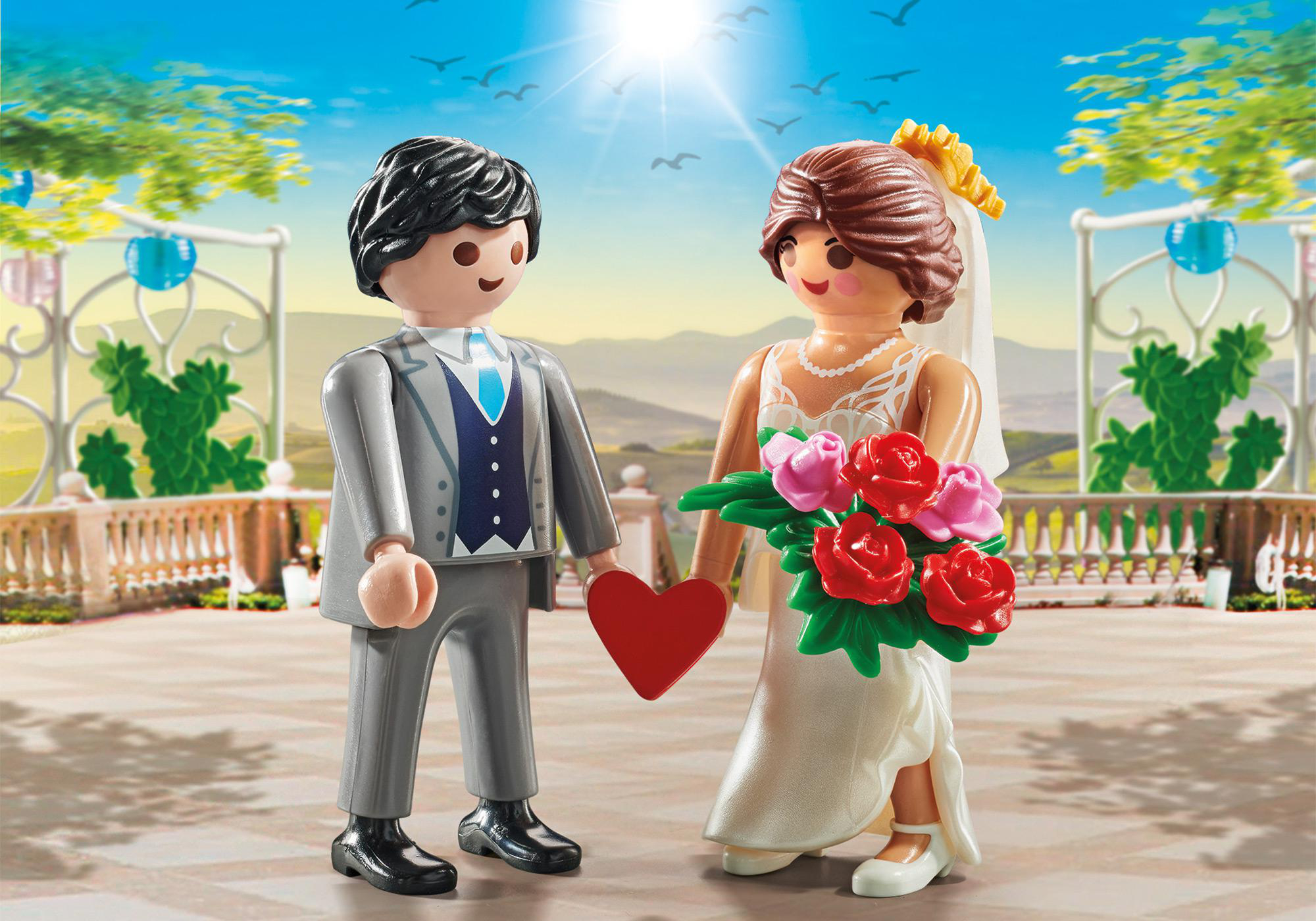 Playmobil-Hochzeitsszene: Braut und Bräutigam halten Hände, Herz, Blumen.