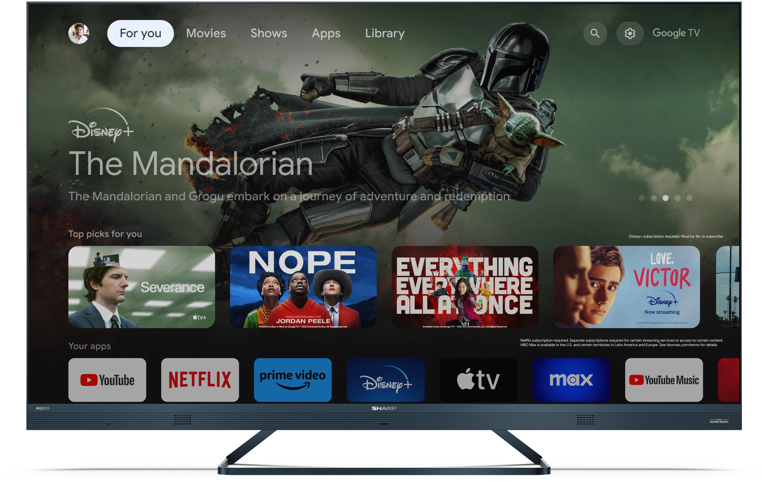 Egy nagy síkképernyős TV egy film streaming szolgáltatás felületét mutatja.