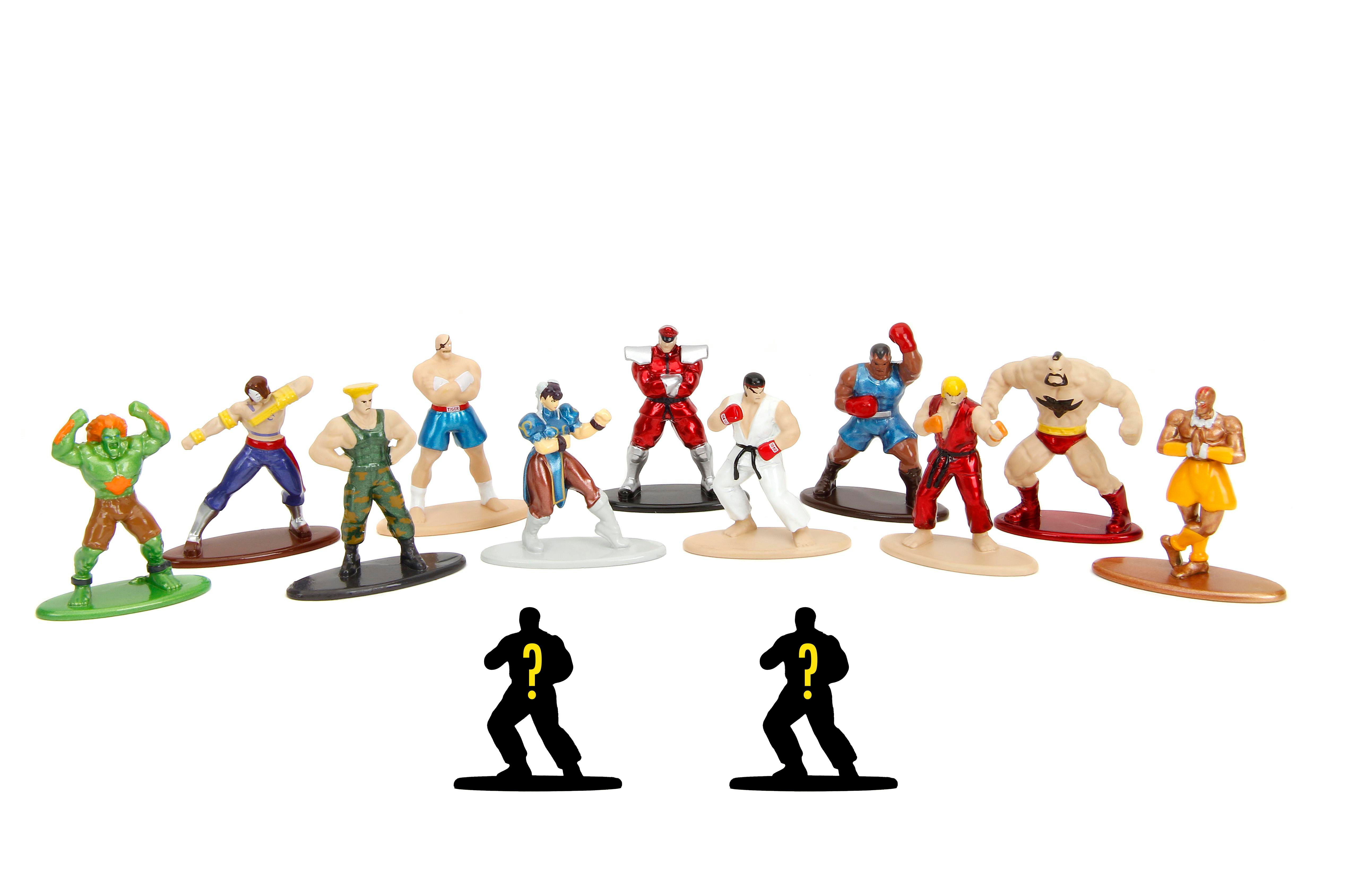 Sammlung kleiner Actionfiguren von Kampfcharakteren, mit zwei Silhouetten.