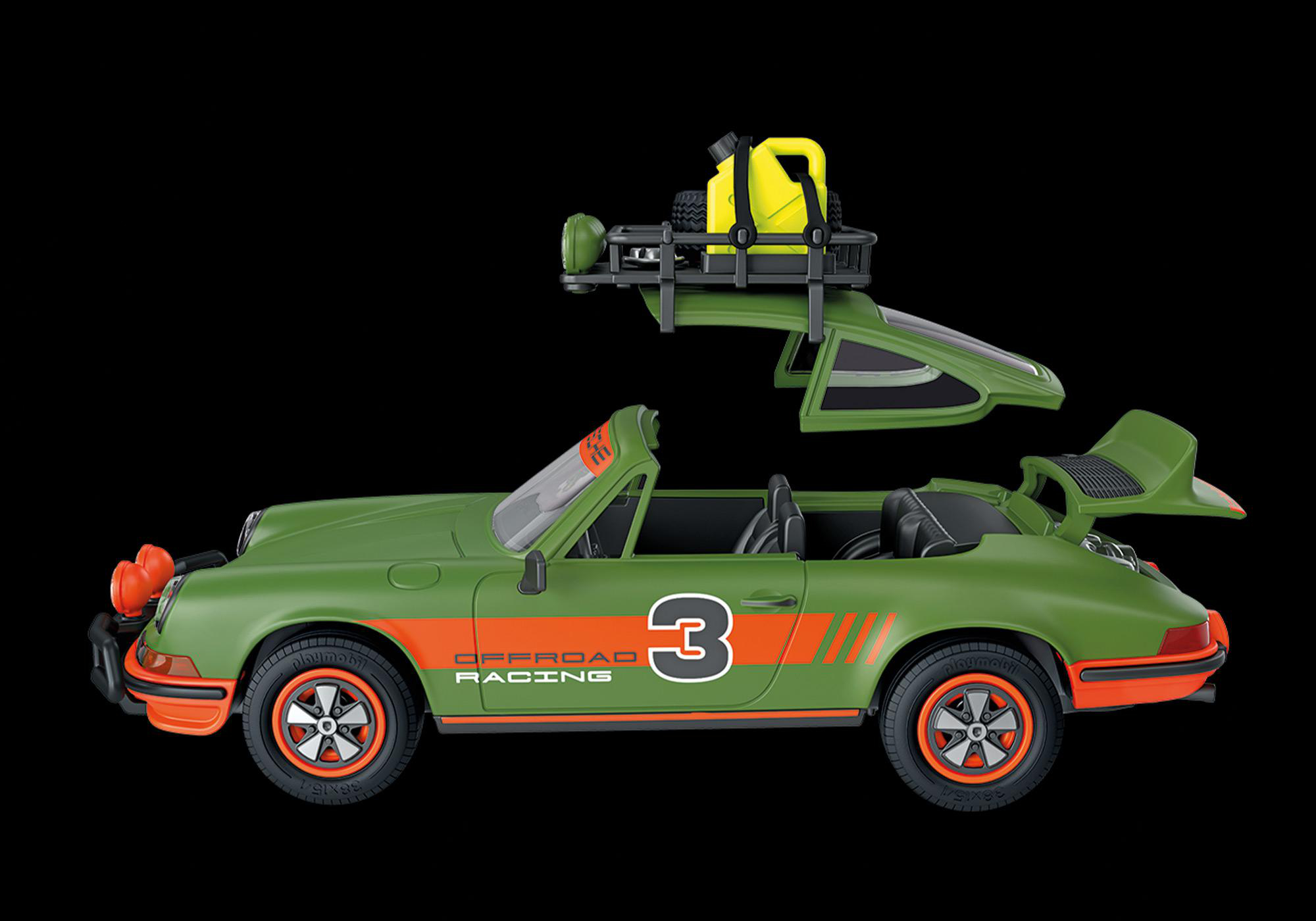 Ein grünes Spielzeugauto mit orangenen Streifen und der Zahl 3. Das Dach ist abgenommen, und es gibt einen schwarzen Hintergrund.