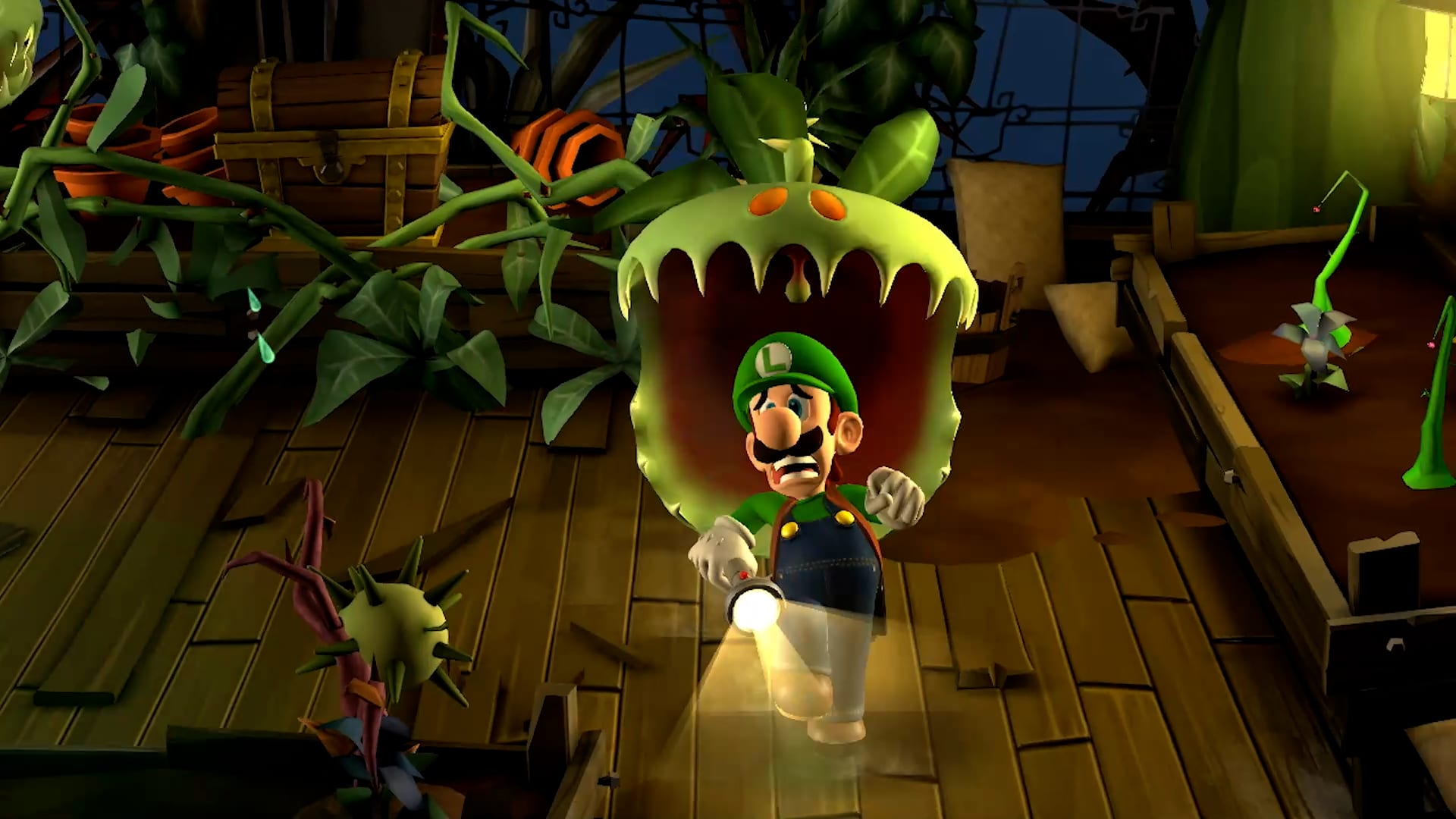 Luigi in einem Spukhaus, konfrontiert mit einem riesigen Pflanzenmonster.