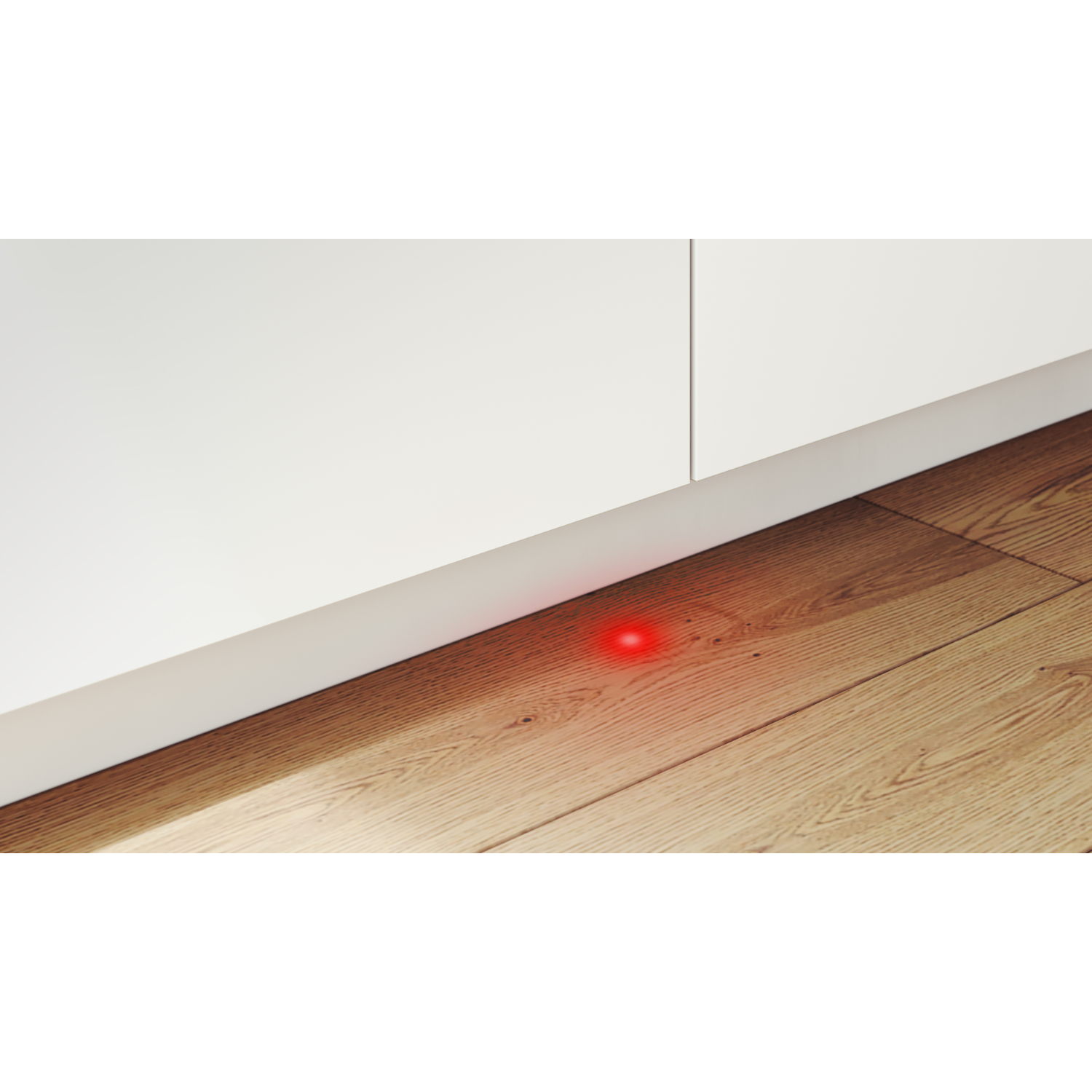 Een rood licht schijnt op een houten vloer in de buurt van een witte muur.
