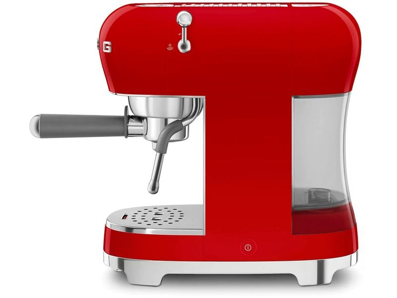 Eine rote Retro-Espressomaschine. Sie hat einen silbernen Siebträger und einen Wassertank an der Seite.