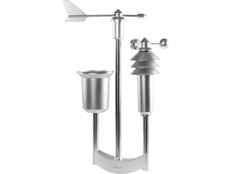 Silberne Wetterstation mit Windfahne, Regenmesser und Sensoren auf einem weißen Hintergrund.