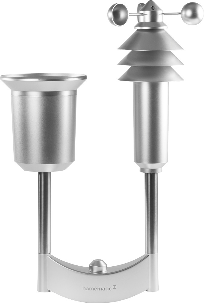 Silberne Homematic IP Wetterstation mit Regenmesser und Windsensor auf einem gebogenen Sockel gegen weißen Hintergrund.