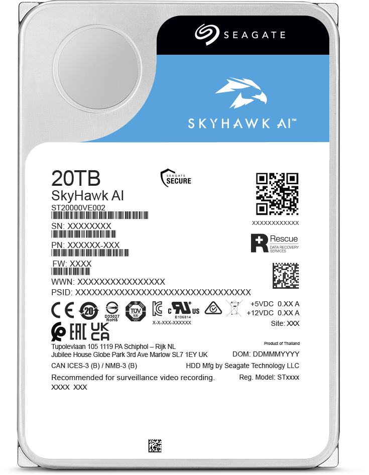 20TB Seagate SkyHawk AI Festplatte. Blaues und schwarzes Etikett mit Produktinformationen, Logos und QR-Codes.