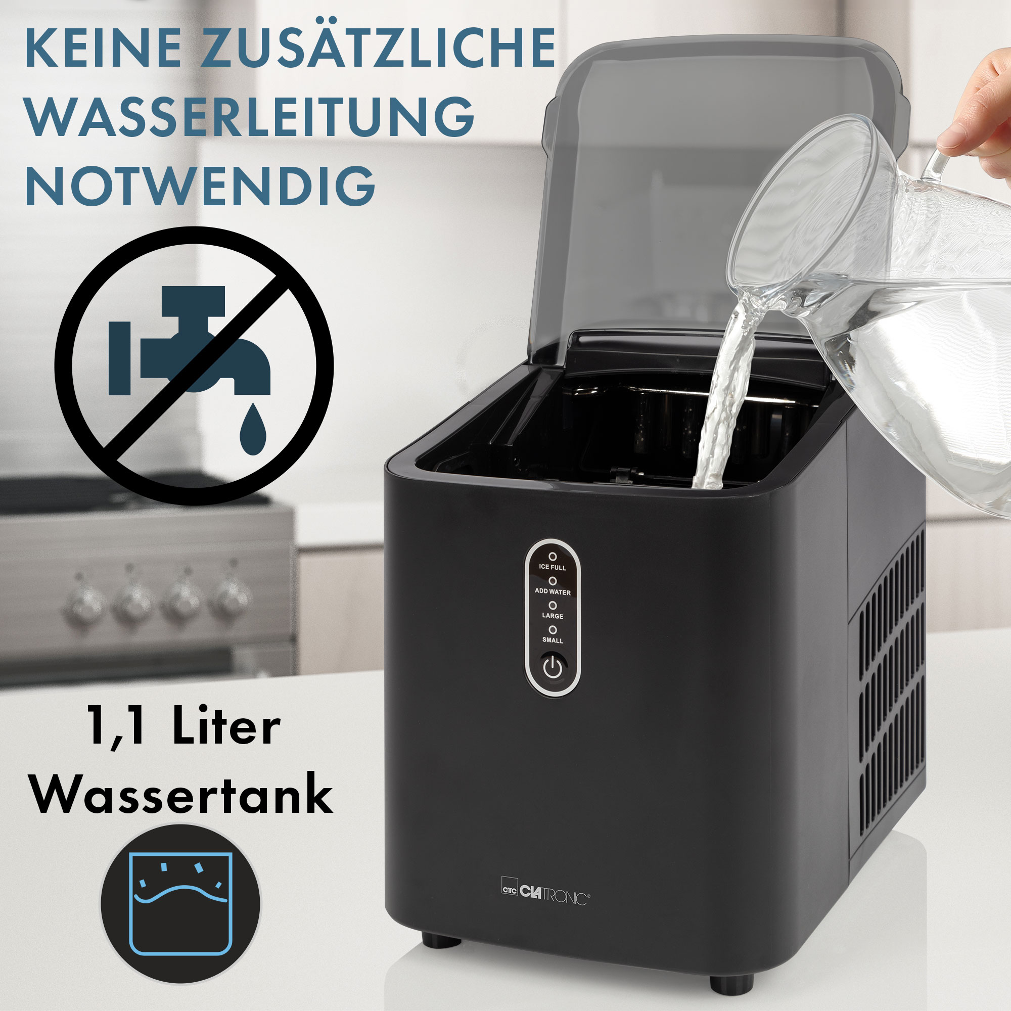 Ein schwarzer Eisbereiter, in den Wasser gegossen wird. Text sagt, dass kein zusätzliches Wasser benötigt wird.