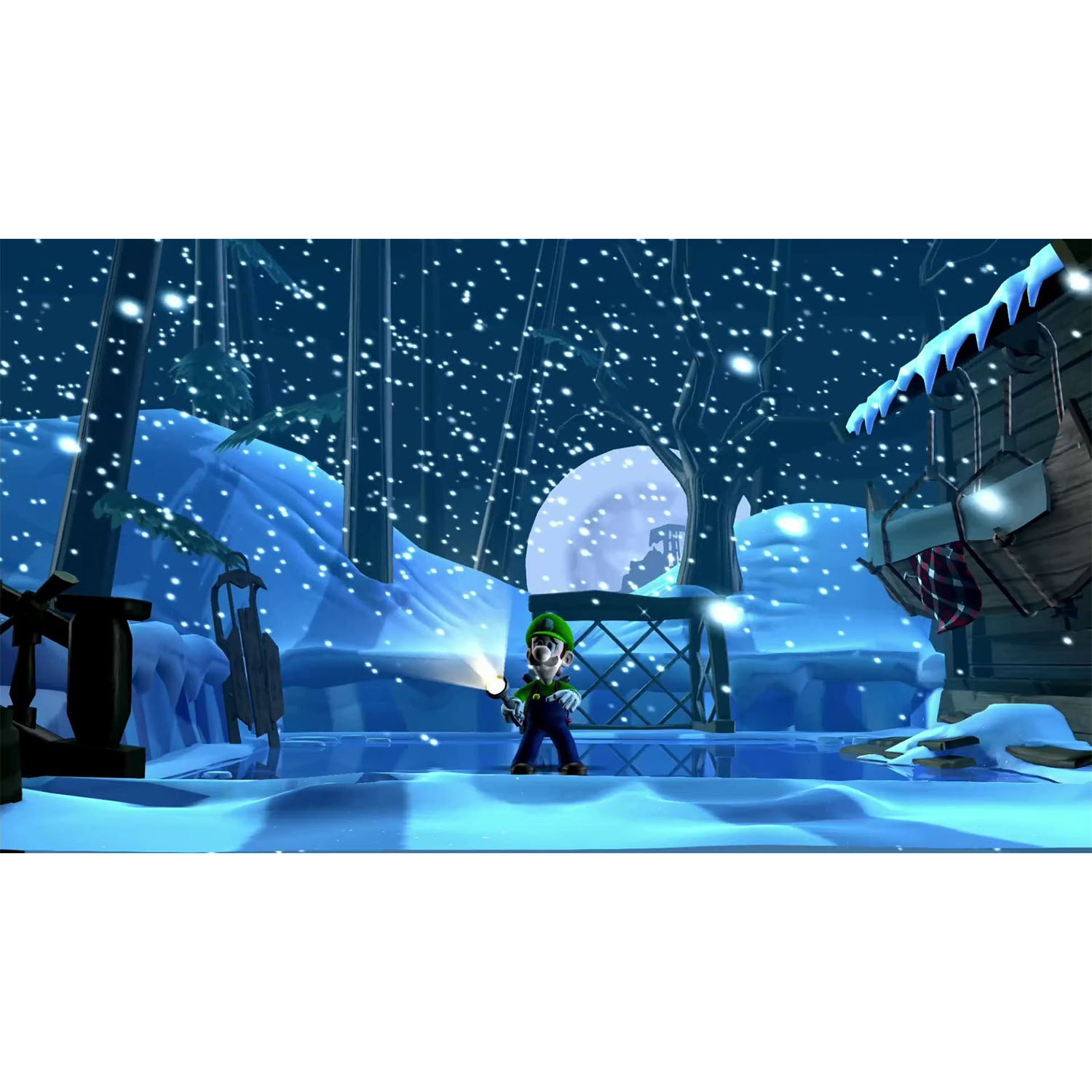 Luigi in una scena innevata con una luce, con foresta e casa sullo sfondo.