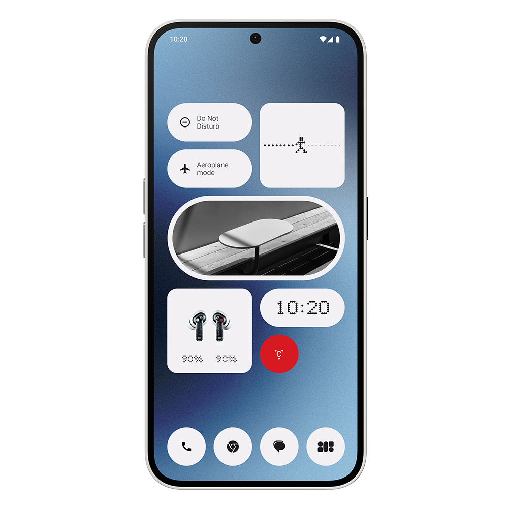 Widget'ları gösteren bir telefon. Bir saat, rahatsız etmeyin, uçak modu ve iki kulaklık pil göstergesi gösterir.