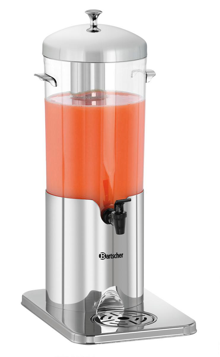 Ein Saftspender. Edelstahlbasis, klarer Zylinder mit orangener Flüssigkeit. Silberner Deckel und Griff. Schwarzer Wasserhahn. Bartscher Logo.