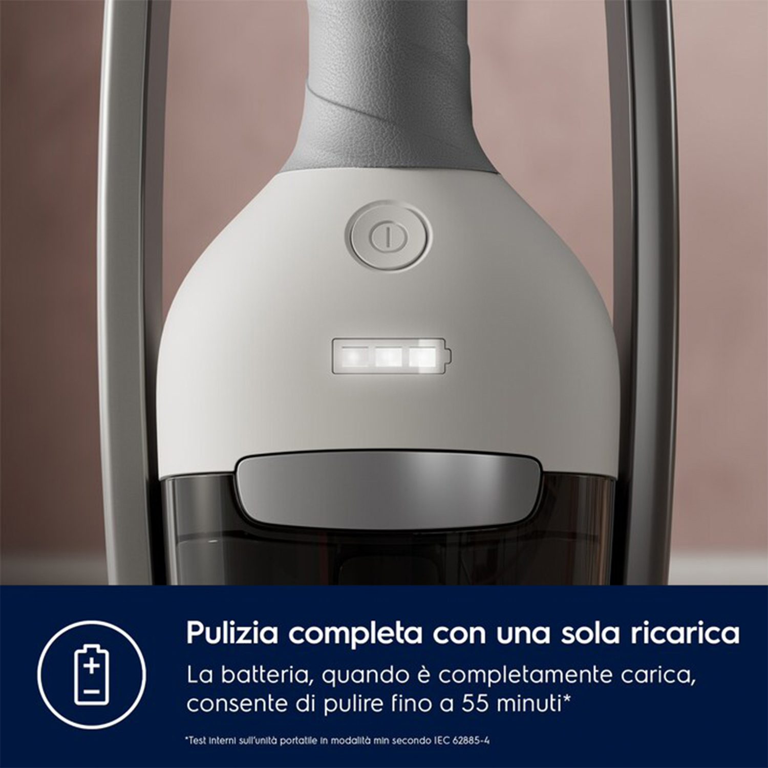 Un aspirapolvere con un indicatore di stato della batteria che mostra la carica rimanente.