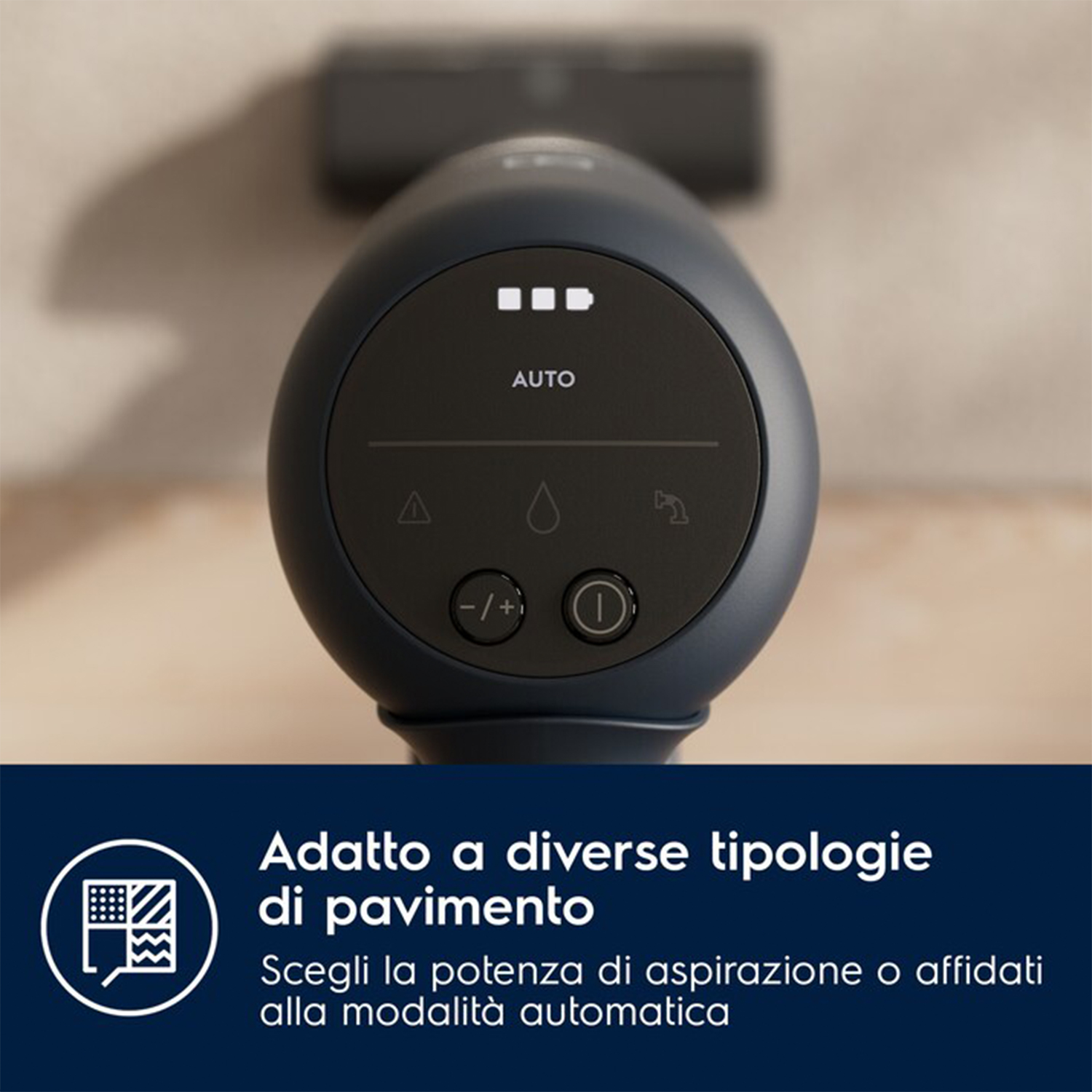 Primo piano del pannello di controllo di un aspirapolvere. Ha pulsanti e indicatori.